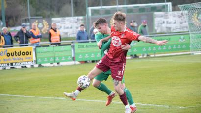 Archivbild: Brückmann
Auf einen Kampf auf Biegen und Brechen muss sich die DJK Ammerthal (grünes Trikot) beim Spiel in Sand einstellen.