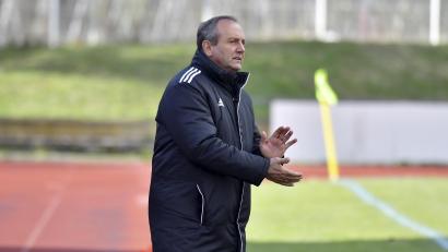 Archivbild: Hubert Ziegler
Karl-Heinz Wagner und der FC Amberg wollen in den nächsten fünf Spielen den Klassenerhalt fix machen. Nummer eins geht gegen Bad Kötzting.