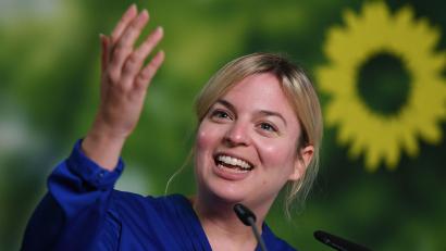 Archivbild: Angelika Warmuth/dpa
Katharina Schulze, Fraktionsvorsitzende von Bündnis 90/Die Grünen, beschließt auf ihrer Fraktionsklausur in Bayreuth ein Positionspapier zu erneuerbaren Energien.