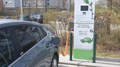 Bild: fz
Elektroladesäulen im Stadtgebiet unter der Betriebsführung der Stadt. Braucht man das? Windischeschenbach will zumindest prüfen.
