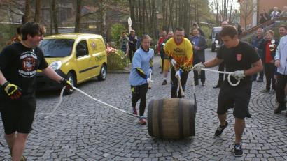 Archivbild: arw
Das Bierfassrollen hat in Störnstein eine jahrelange Tradition. Nach zwei Jahren Corona-Pause darf das Bierfass am Samstag wieder rollen.