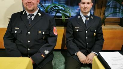 Bild: hzi
Feuerwehr-Kommandant Markus Helldörfer (links) und -Vorsitzender Matthias Friedl, der auch für den entschuldigten Kapellenvereinschef Manfred Schaller über die Ukraine-Aktion berichtet, halten in der Jahreshauptversammlung Rückschau und erläutern ihre Pläne für die Zukunft.