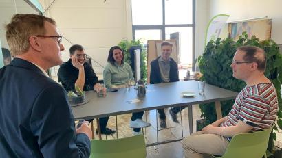 Bild: Coworkkem/exb
Beim ersten Homecoming-Treffen im Co-Working-Space Kemnath gab es die Gelegenheit, sich mit Menschen aus der Region auszutauschen, die bereits berufliche Arbeitserfahrungen in anderen Ländern der Welt gemacht haben.