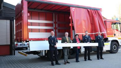 Bild: Hirsch
Die Feuerwehr Schwandorf kann sich über einen neuen Container für ein Logistikfahrzeug freuen.