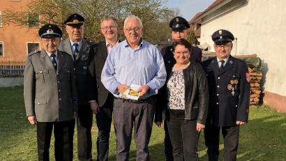 Bild: ga
Auch Vertreter der SKK Auerbachtal, der Pfarrgemeinde und der Feuerwehr Unterauerbach gratulierten Willibald Kulzer zum runden Geburtstag.