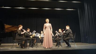 Bild: eib
Zum Auftakt des Solidaristätskonzerts sang Oleksandra Nikiforova die ukrainische Nationalhymne.