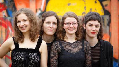 Bild: Stefano Corso/exb
Was haben bunte Farben mit Musik zu tun? Das Pierrot Quartett lädt zu einer Entdeckungstour in die Welt der Musik ein.