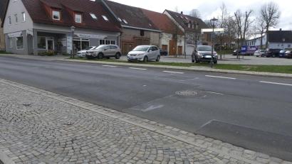 Bild: rn
In einer ersten Informationsrunde befasst sich der Stadtrat mit einer eventuellen Machbarkeitsstudie zu Scheunenbereich und Bahnhofstraße (rechts).