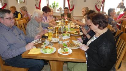 Bild: rn
Lange ersehnten Gaumengenüssen gaben sich die Senioren in der Holzmühle hin.