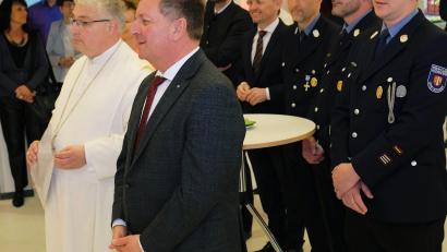 Bild: do
Mit der Feuerwehr als "Schutztruppe" standen Bauminister Christian Bernreiter und Abt Hermann Josef Kugler im Mittelpunkt des Oster-Empfangs.