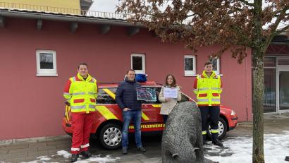 Bild: egl
Die First Responder Ursensollen erhalten eine 1000-Euro-Spende (von links): Simon Streher, Marco Preissler, Annika Freyja Kahle und Hendrik Kahle.