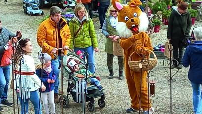 Bild: Isabella Schweikhardt/exb 
Bei den Gartentagen war der Osterhase zu Besuch.