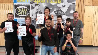 Bild: exb
Die erfolgreichen Kickboxer des TC Amberg.