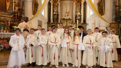 Bild: bey
Am Samstag ging die erste Gruppe mit 15 Kindern aus Parkstein und Kirchendemenreuth zum ersten Mal an den Tisch des Herrn.