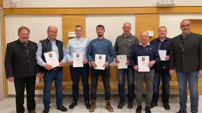 Bild: KTZV Mitterteich/exb
Zahlreiche Ehrungen standen beim Kleintierzuchtverein Mitterteich an. Auf dem Bild (von links) Zweiter Bürgermeister Johann Brandl, Ludwig Grillmeier, Thomas Brunner, Jens Kamm, Franz Bauernfeind, Alexander Kamm, Karl Weiß und Vorsitzender Wolfgang Gründl.