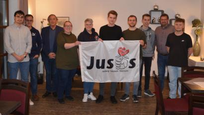 Bild: Dieter Weiß/exb
Von links nach rechts: Johannes Kretschmer(Stellv. Vors. der Jusos Oberpfalz), Martin Hollweck, Franz Schindler (ehemaliges MdL), Franziska Hartmann, Lisa Hartinger, David Mandrella, Benedikt Rupp, Timon Gruber, Johannes Foitzik, Moritz Conrad.