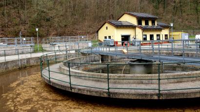 Bild: ds
Die Kläranlage der Gemeinde Etzelwang wird um eine Klärschlammpresse ergänzt. Sie schließt an das bestehende Gebäude an. Der Bau soll 2022 ausgeführt werden.