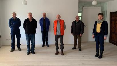 Bild: Anton Brand/exb
Die Feldgeschworenen des Marktes Winklarn wählten ihren Obmann und den Stellvertreter. Unser Bild zeigt von links Obmann Georg Zangl, Günther Karl, Josef Schneider, stellvertretenden Obmann Johann Karl und Andreas Mösbauer. Rechts im Bild Bürgermeisterin Sonja Meier.
