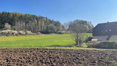 Bild: ige
Anschließend an die jetzige Bebauung am Sonnenhang sehen die Pläne der Gemeinde Neukirchen das neue Wohngebiet Weißenstein II vor.