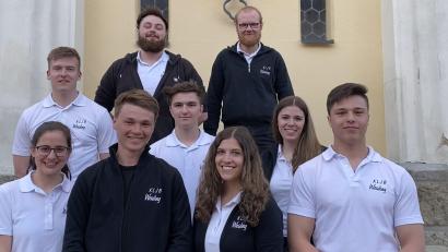 Bild: Dirscherl/exb
Die Landjugend setzt weiter auf Lena Dirscherl, im Bild (Mitte) mit der neuen Vorstandschaft.