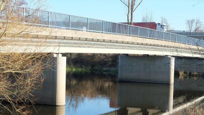 Archivbild: ohr
Bei der Naabbrücke bei Brensdorf muss nachgebessert werden.
