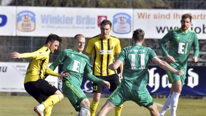 Archivbild: Hubert Ziegler
Ein enges Duell erwartet die Ammerthaler (in den grünen Trikots von links) Raffael Kobrowski, Lukas Dotzler und Mario Zitzmann im Heimspiel gegen die DJK Don Bosco Bamberg.