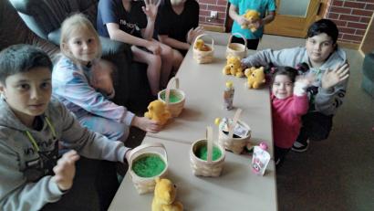 Bild: gmü
Ob der Osterhase auch ukrainisch spricht? Die Kleinen freuten sich riesig über die liebevoll vorbereiteten Osternestchen.