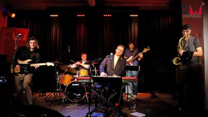 Bild: Kulturwerkstatt Sulzbach-Rosenberg/exb
Songs von Ray Charles und Eigenkompositionen präsentiert Bumton unter dem Titel „Conversation with Ray“.