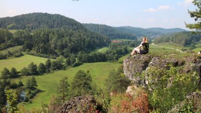 Symbolbild: Regina Wolfohr/exb
Die Natur in Amberg-Sulzbach lädt zum Wandern ein. Über Leader wurde die qualitätsorientierte Verbesserung des kommunalen Wanderwegenetzes gefördert.