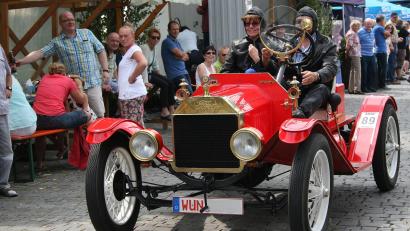 Archivbild: wro
Fest eingeplant zum Bürgerfest ist die Oldtimer-Ausfahrt des MSC Wiesau, der das Fahrerlager am Rewe-Parkplatz aufschlagen wird.