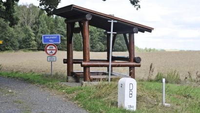 Archivbild: enz
Auch den Fußgänger- und Radweg an der Grenze bei Bad Neualbenreuth können die Teilnehmer der Cross-Border-Challenge nutzen.