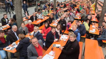 Bild: Kunz
Kein Kaiserwetter, aber angenehm. Die Maikundgebung des DGB am Unteren Markt.