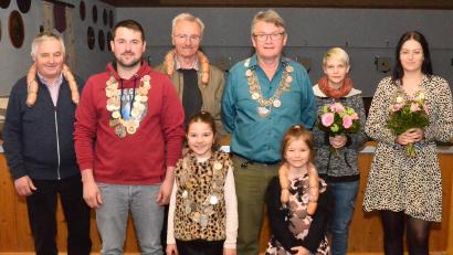 Bild: fjo
Als Könige, Liesln und Vizekönige gehen beim Pfrentscher Schützenverein (von links) Franz Wildenauer, Florian Kleber, Hans Grötsch, Annabell Höreth, Klaus Grundler, Kathleen Höreth, Bianca Hölzl und Luisa Wittmann durch das Vereinsjahr.