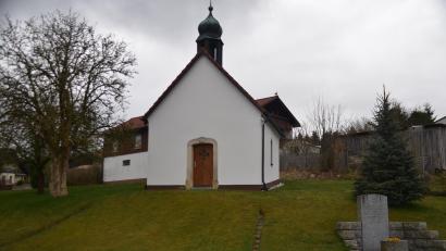 Bild: ak
Düstere Aussichten für den Verein zum Erhalt der Ortskapelle Witzlasreuth (Bild): Findet sich auch weiterhin kein neuer Vorstand, droht die Auflösung.