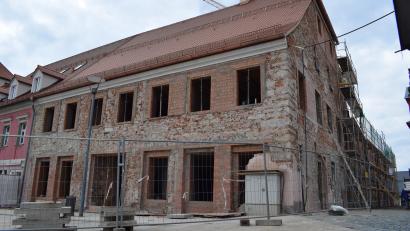 Bild: szl
Die größte Investition der Stadt Tirschenreuth ist der Bau des Rathauses II auf dem Ruffing-Areal. 13 Millionen Euro kostet diese Maßnahme. Heuer sind im Haushalt dafür 2 Millionen Euro eingeplant.