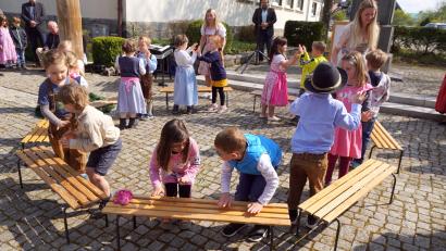 Bild: bkr
Dass es am Abend Rehragout geben würde, verrieten die Kleinen des Kindergartens bei ihrem Volkstanz.