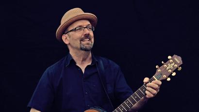 Bild: Lilly Riedenauer/exb
Hubert Treml tritt zum Simultankirchenfest auf.