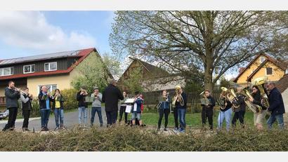 Bild: Kurt Lehnerer/exb
Der Posaunenchor Schwend bei seinem Gastspiel in Betzenberg.