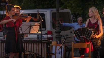 Bild: Saschs Boelmans
Tangokonzert: Duo mit Susanne Hofmann (links, Violine) und Judith Brandenburg (Bandoneon)