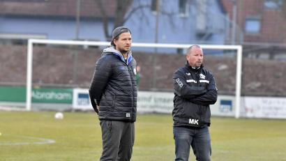 Archivbild: Hubert Ziegler
Kai Hempel (links) und Markus Kipry (rechts), die beiden Trainer der DJK Gebenbach, wollen in Sand punkten.