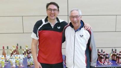 Bild: exb
Johann Steger (rechts) und Michael Eckl (links) vom KF Oberviechtach waren bei den bayerischen Tischtennis-Meisterschaften der Senioren am Start. Steger gewann zusammen mit seinem Partner Peter Sperr vom TSV Wolkersdorf den Titel bei den Senioren 75.