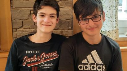 Bild: njn
Die Nachwuchstalente des Schachclubs Erbendorf Johannes Keck (von links) und Johannes Gelbert.