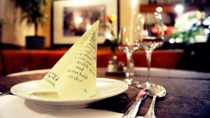 Symbolbild: Daniel Reinhardt/dpa
Für 40 Euro hat ein 26-Jähriger in Amberg gegessen und getrunken - aber nicht bezahlt.