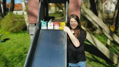 Bild: Thomas Gräml/exb
Jugendpflegerin Nadine Gräml stellt die digitale Schnitzeljagd vor.