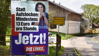 Bild: Petra Hartl
Auf dem Wahlplakat zwischen Mimbach und Mausdorf wirbt die Linke noch immer für einen Mindestlohn von 13 Euro.