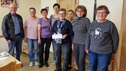 Bild: u
Der Hirschauer Seniorentreff öffnet wieder seine Pforten. Im Kreis der Seniorinnen stellt sich die neue Seniorenbeauftragte vor (von links): Seniorenbeauftragter Rudi Wild, Marianne Wild, Anni Regler, Seniorenbeauftragte Hildegard Gebhardt, Leiterin Maria Ott, Renate Duksch, Hildegard Siegert und Maria Fruth.