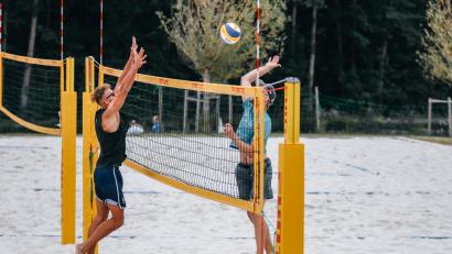 Bild: Rathgeber
Die Beachvolleyballsaison im Schätzlerbad wird am Samstag, 7. Mai, mit einem BVV-Masters-Turnier eröffnet.
