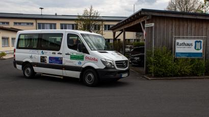 Bild: Susanne Forster
Das Gemeindemobil des Marktes Fuchsmühl können Vereine und Bürger nutzen. Abgerechnet wird nach gefahrenen Kilometern.
