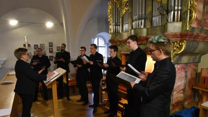 Bild: nag
Das Ensemble 1 Klang setzt sich aus ehemaligen Mitgliedern der Regensburger Domspatzen zusammen. Es wird beim Benefizkonzert in Schnaittenbach ihrem Namen mehr als gerecht.