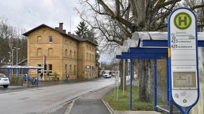 Archivbild: Petra Hartl
Wie geht es mit dem Bahnhofsgebäude in Sulzbach weiter? Dass es in dieser Frage vorangeht, wünscht sich Stadtrat Stefan Thar.